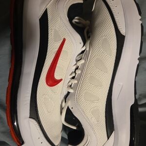 Nike Men's White and Black Sneakers